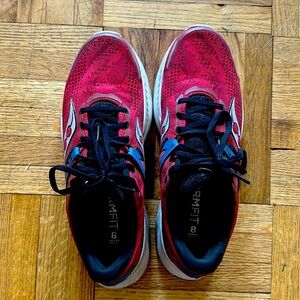 SAUCONY GUIDE 16 RED